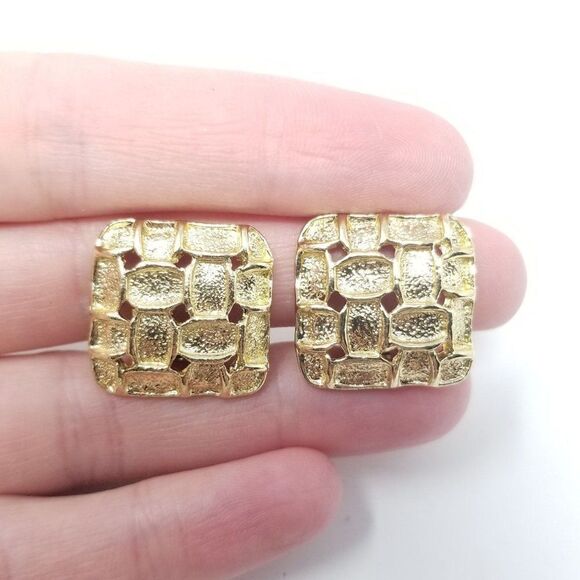 Vintage Textured Square Clip On Earrings, Gold Tone Woven Design, Retro Estate - Picture 1 of 6